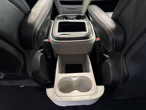 Used 2024 Chrysler Pacifica Touring-L image 40