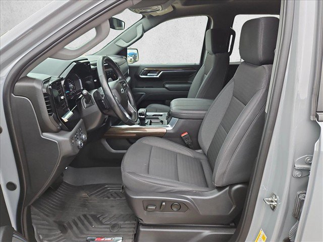 Used 2024 Chevrolet Silverado 1500 LT Trail Boss w/ LPO, Dark Essentials Package AWD/4WD image 16