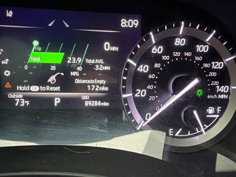 Used 2022 Toyota Highlander XSE FWD image 11