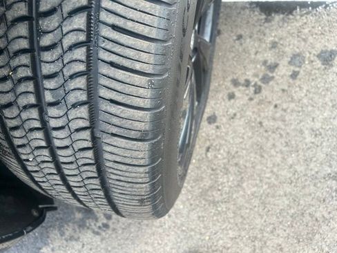 Used 2021 Buick Envision Essence w/ Technology Package I image 4