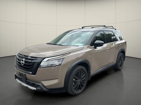 Used 2024 Nissan Pathfinder Platinum w/ Black Appearance Package image 3