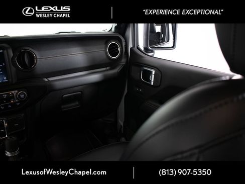 Used 2023 Jeep Wrangler Unlimited Sahara AWD/4WD image 17