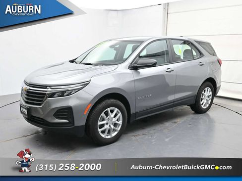 Used 2023 Chevrolet Equinox LS AWD/4WD image 2