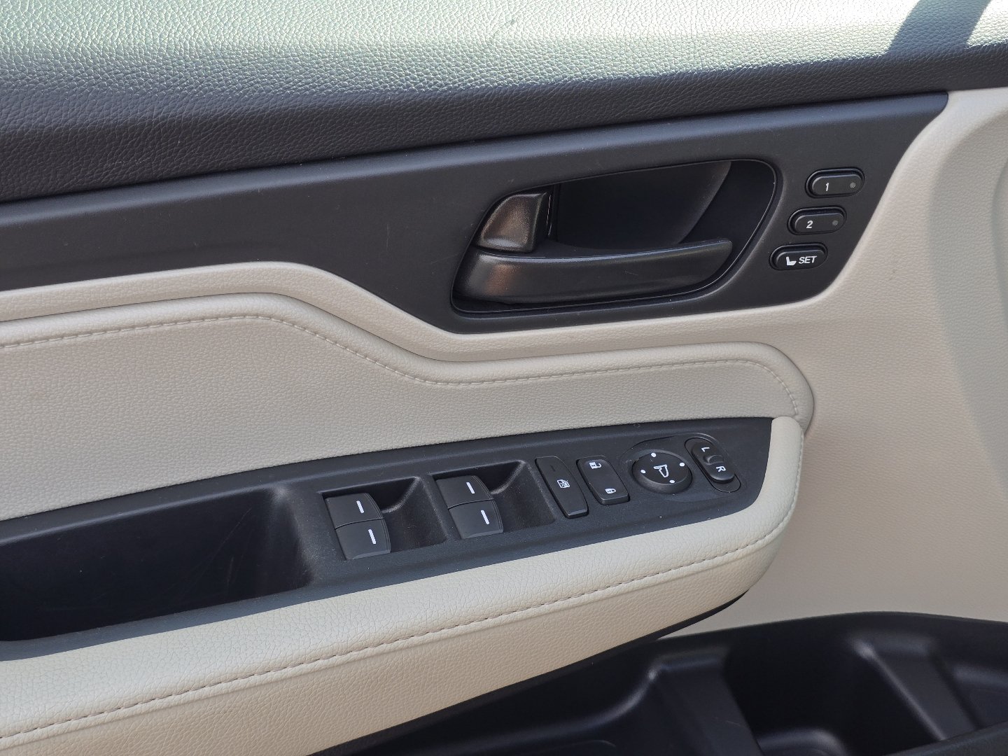Used 2025 Honda Odyssey EX-L image 36