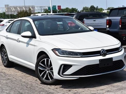 Certified 2025 Volkswagen Jetta SE w/ Sunroof Package FWD image 2