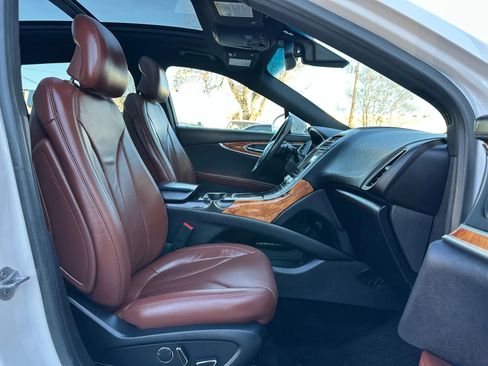 Used 2017 Lincoln MKX Reserve w/ Driver Assistance Package image 24