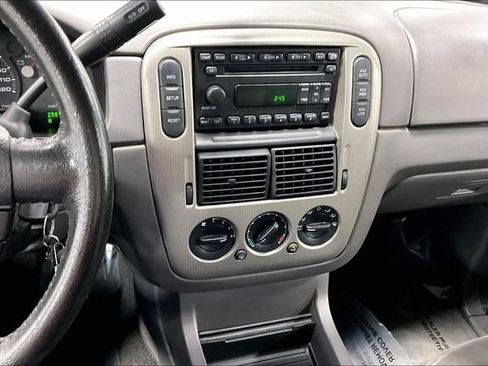 Used 2005 Ford Explorer XLT AWD/4WD image 4