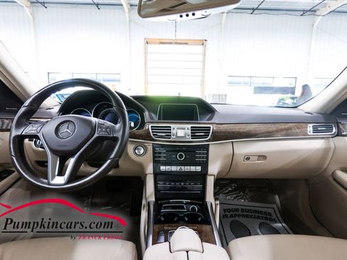 Used 2016 Mercedes-Benz E 350 4MATIC Sedan w/ Premium Package image 29