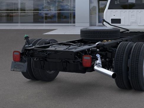 New 2025 Ford F550 image 45
