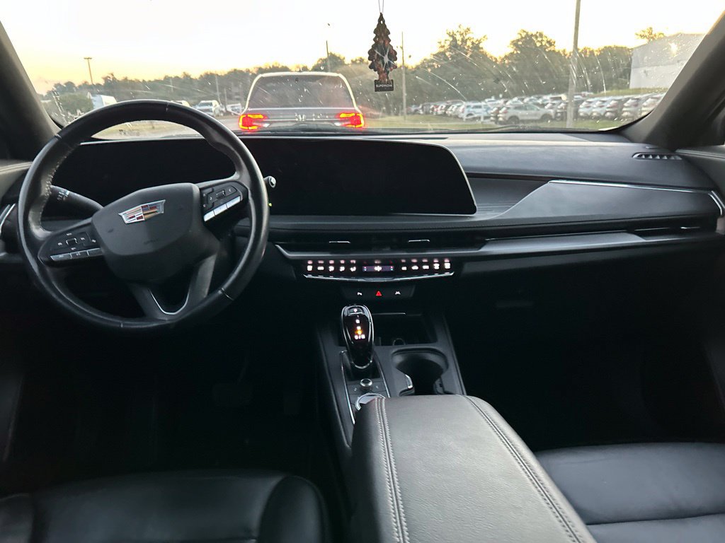Used 2024 Cadillac XT4 Premium Luxury AWD/4WD image 5