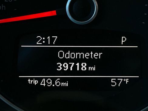 Used 2013 Volkswagen Beetle 2.5 image 9