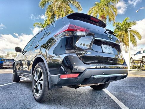 Used 2019 Nissan Rogue SV w/ Premium Package image 19