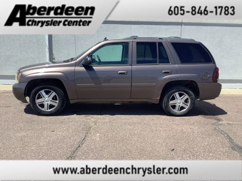 Used 2008 Chevrolet TrailBlazer LT w/ Sun And Sound Package AWD/4WD image 1