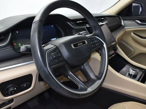 Used 2022 Jeep Grand Cherokee Limited image 12