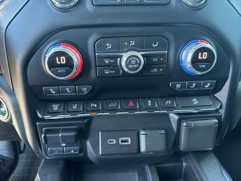 Used 2021 GMC Sierra 2500 Denali w/ Denali Ultimate Package AWD/4WD image 18