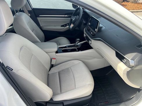 Certified 2021 Nissan Altima 2.5 SV image 17