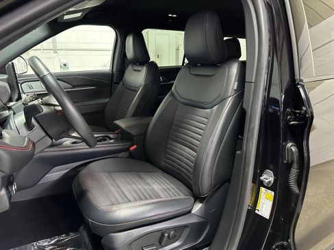 Certified 2025 Ford Explorer ST-Line image 8