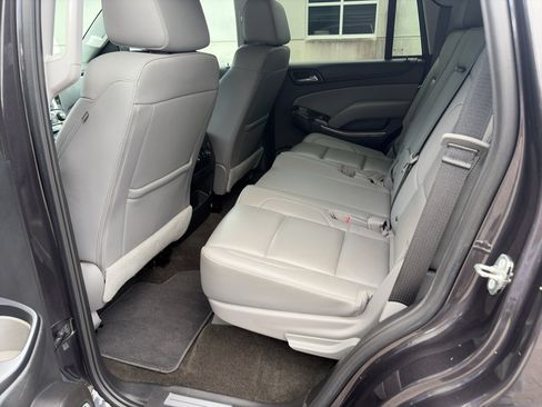 Used 2018 Chevrolet Tahoe LT w/ Luxury Package RWD image 15