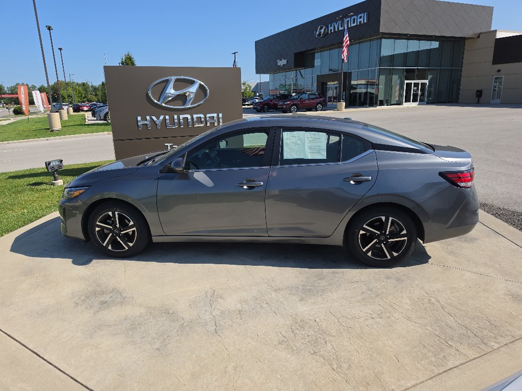 Used 2024 Nissan Sentra SV FWD image 8