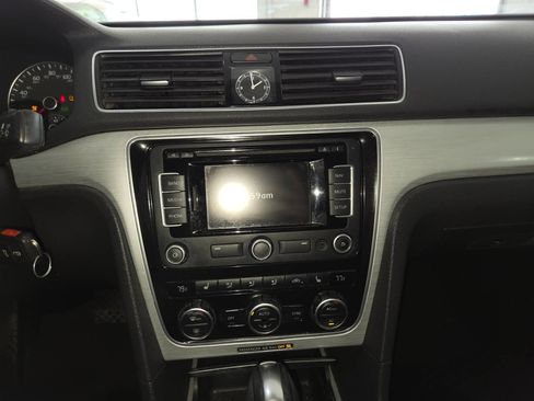 Used 2012 Volkswagen Passat 2.5 SE FWD image 31