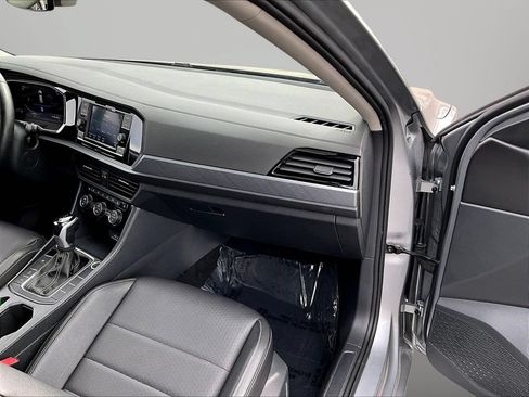 Used 2024 Volkswagen Jetta SE FWD image 25