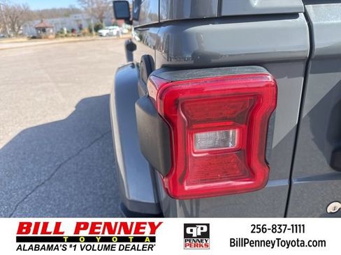 Used 2019 Jeep Wrangler Unlimited Sahara w/ Quick Order Package 24M Moab image 10