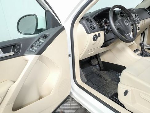 Used 2014 Volkswagen Tiguan SE image 7