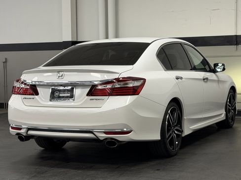 Used 2017 Honda Accord Sport image 11