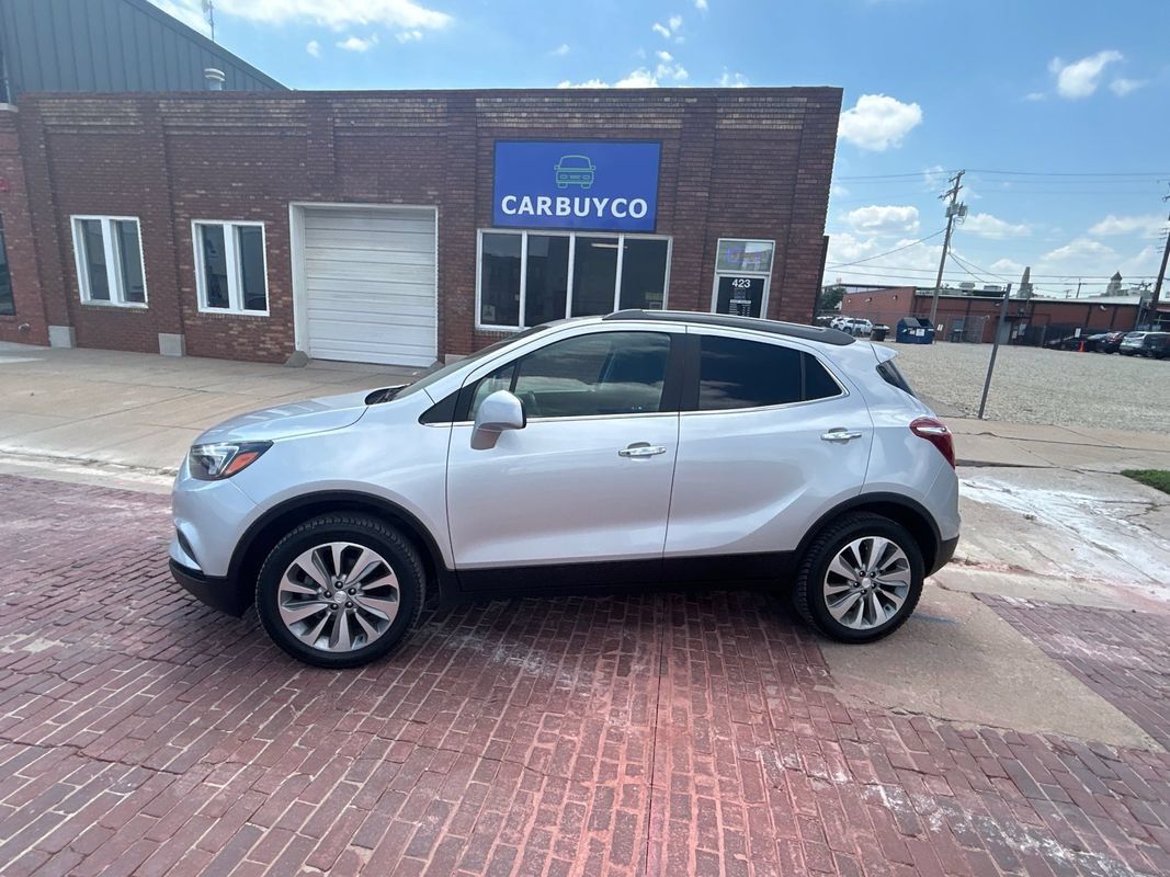 Used 2020 Buick Encore Preferred AWD/4WD image 2