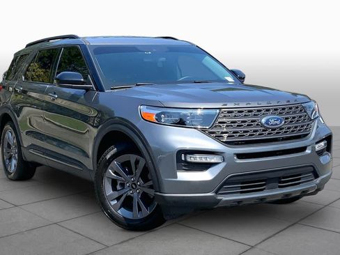 Used 2023 Ford Explorer XLT w/ Equipment Group 202A RWD image 3