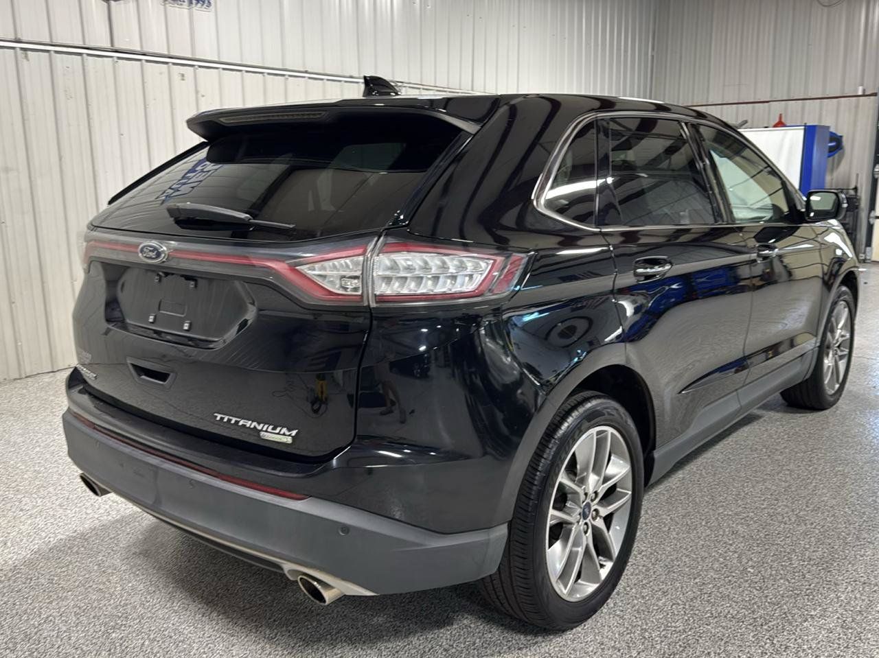 Used 2018 Ford Edge Titanium w/ Equipment Group 301A FWD image 3