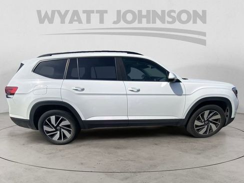 Used 2024 Volkswagen Atlas SE image 11