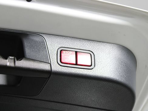 Used 2023 Mercedes-Benz GLB 250 image 26