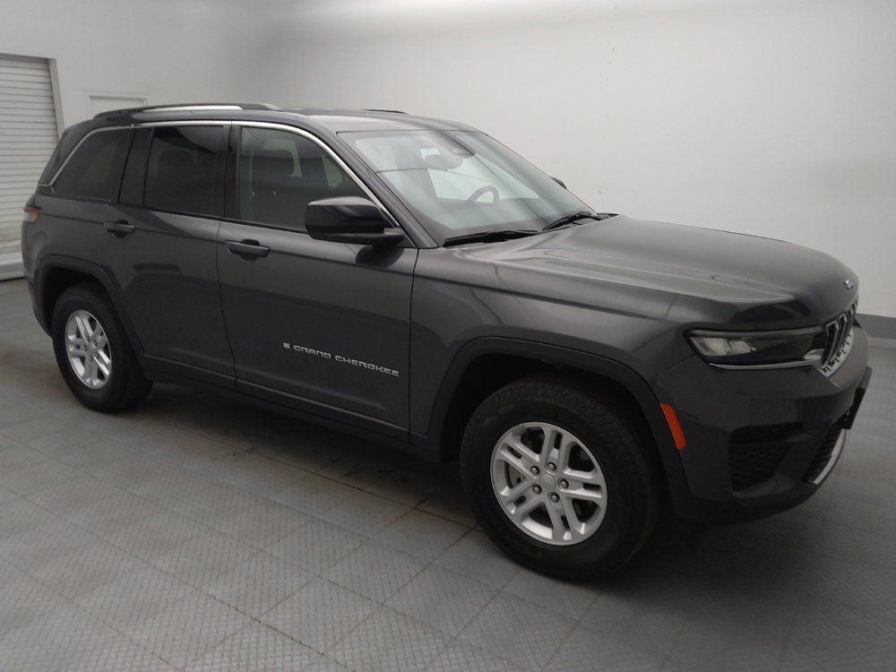 Used 2023 Jeep Grand Cherokee Laredo w/ Luxury Tech Group I AWD/4WD image 11