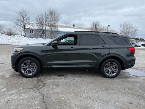 Used 2022 Ford Explorer XLT w/ Equipment Group 202A image 2