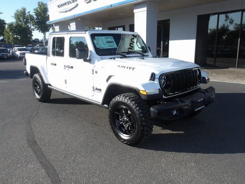 New 2025 Jeep Gladiator Willys image 2