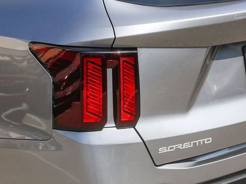 Certified 2025 Kia Sorento EX AWD/4WD image 11
