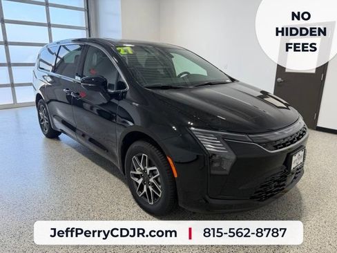 New 2027 Chrysler Pacifica Limited w/ Family Tech Group AWD/4WD image 2