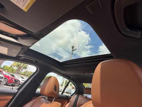 Used 2019 BMW 330i Sedan w/ Driving Assistance Package RWD image 19
