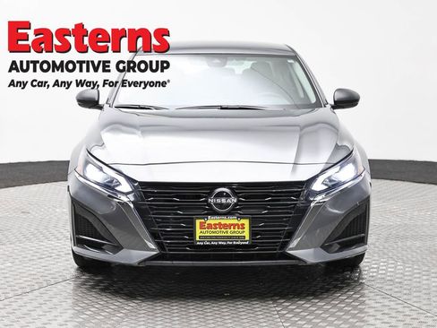 Used 2025 Nissan Altima 2.5 SV image 2