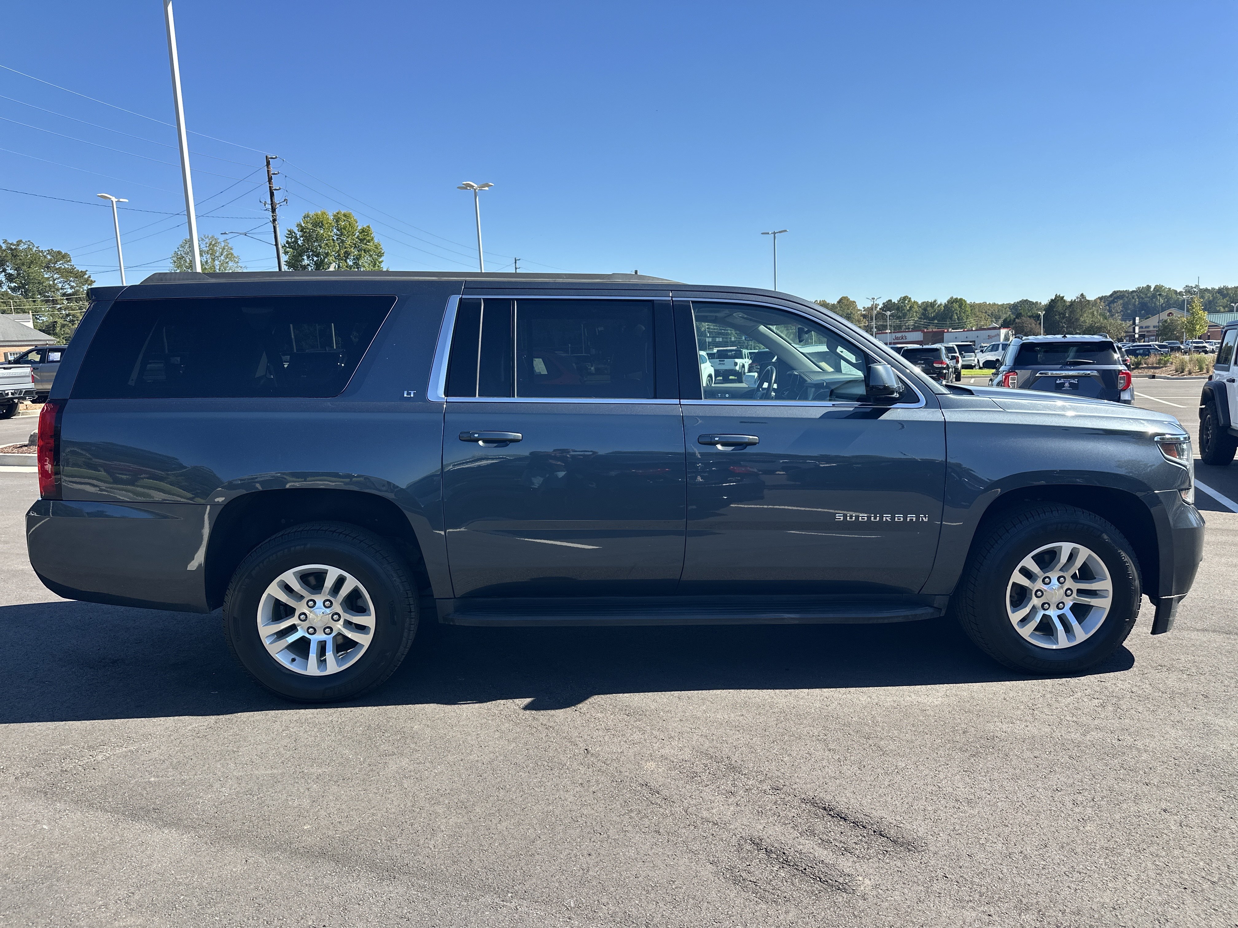 Used 2020 Chevrolet Suburban LT AWD/4WD image 8