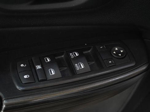 Used 2015 Jeep Cherokee Limited w/ Luxury Group AWD/4WD image 23