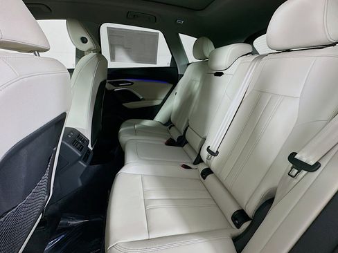 New 2025 Audi Q5 Premium image 9