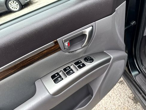 Used 2010 Hyundai Santa Fe GLS image 12