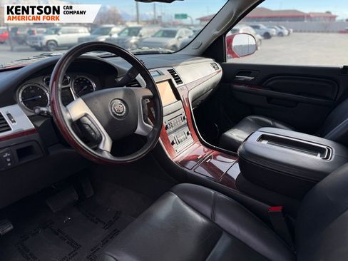 Used 2014 Cadillac Escalade Luxury image 38