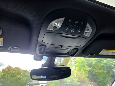 Used 2022 Chrysler Pacifica Limited w/ S Appearance Package FWD image 49