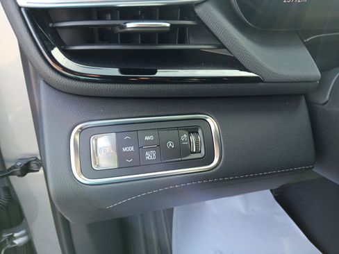 Used 2025 Buick Enclave Preferred image 10