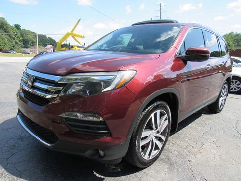 Used 2018 Honda Pilot Touring image 3