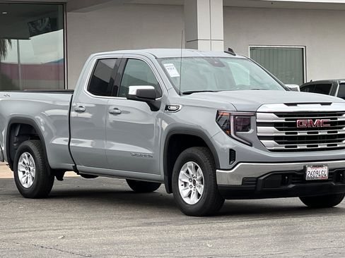 Used 2025 GMC Sierra 1500 SLE image 2