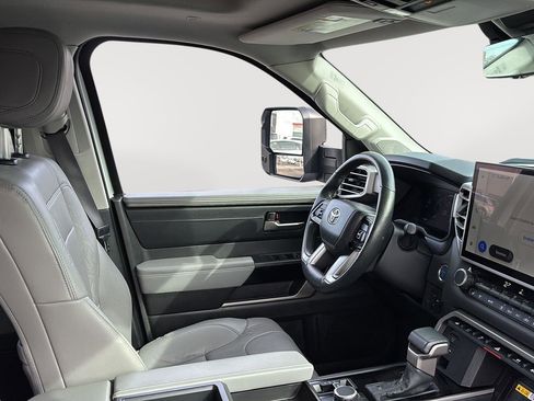 Used 2024 Toyota Tundra Limited AWD/4WD image 9